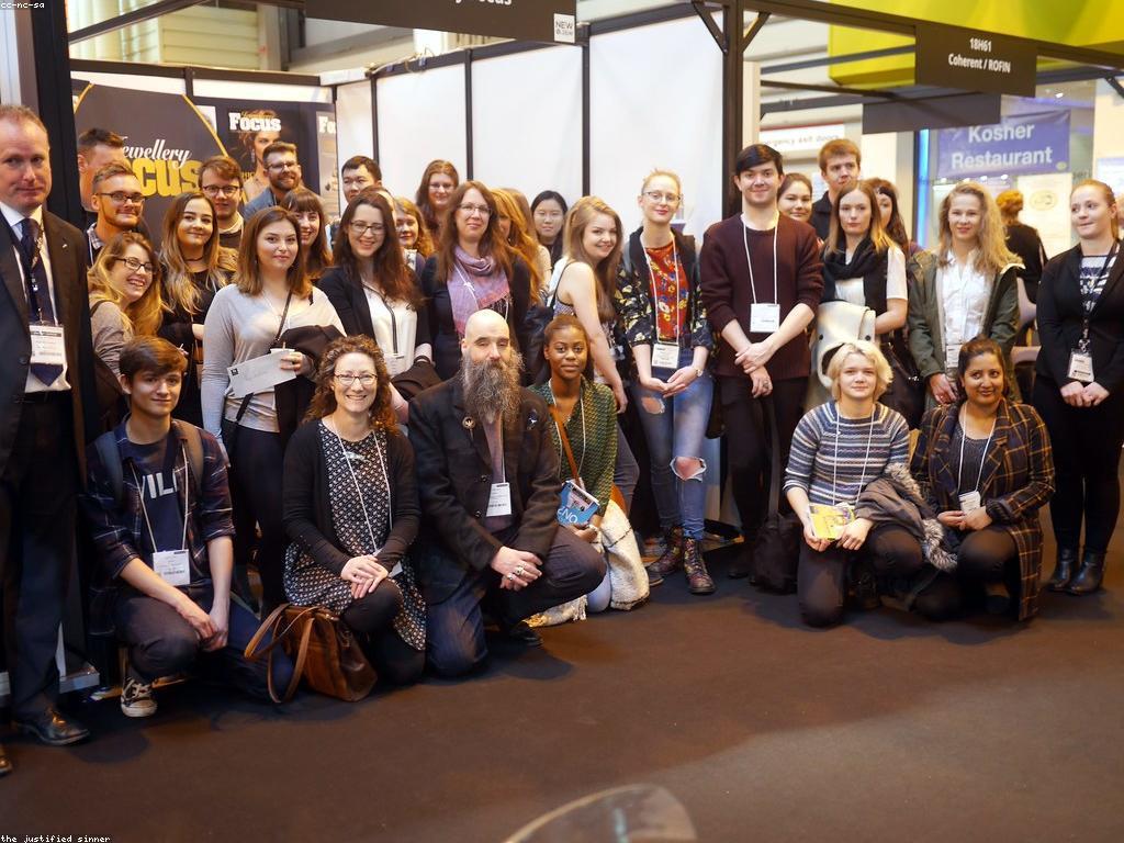 យុទ្ធសាស្ត្រដើម្បីឈ្នះការប្រកួតនិងពានរង្វាន់ថ្មី